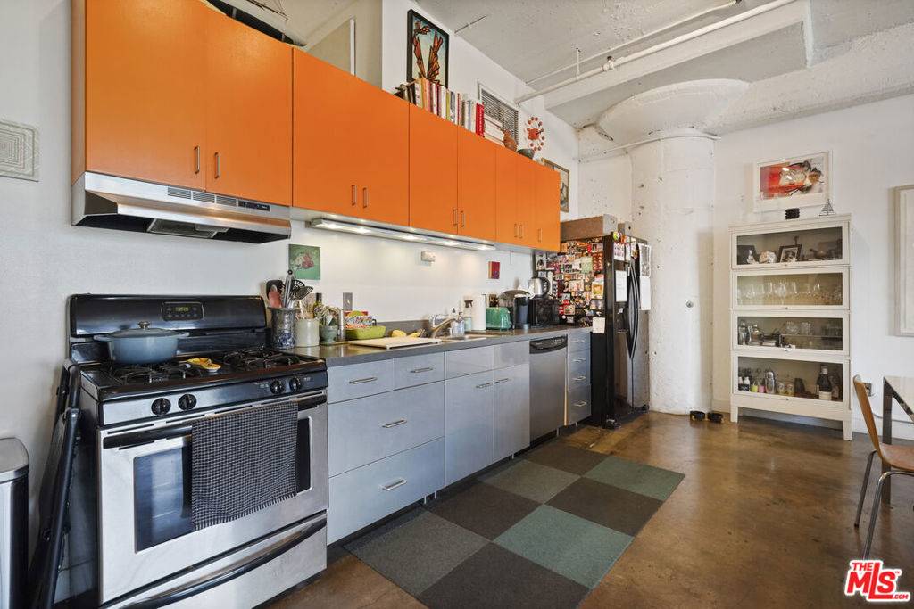 Los Angeles, CA 90021,1855 Industrial ST #420