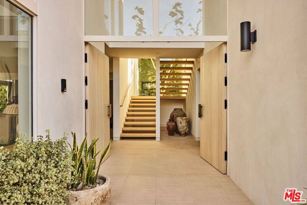Malibu, CA 90265,23515 Malibu Colony RD