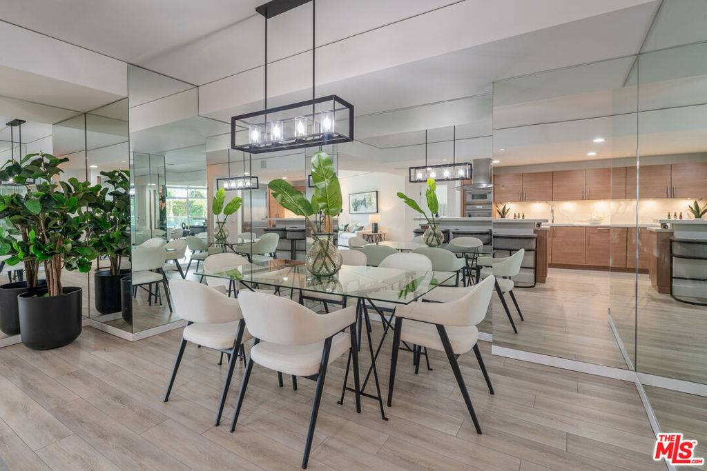 Marina Del Rey, CA 90292,13650 Marina Pointe DR #403