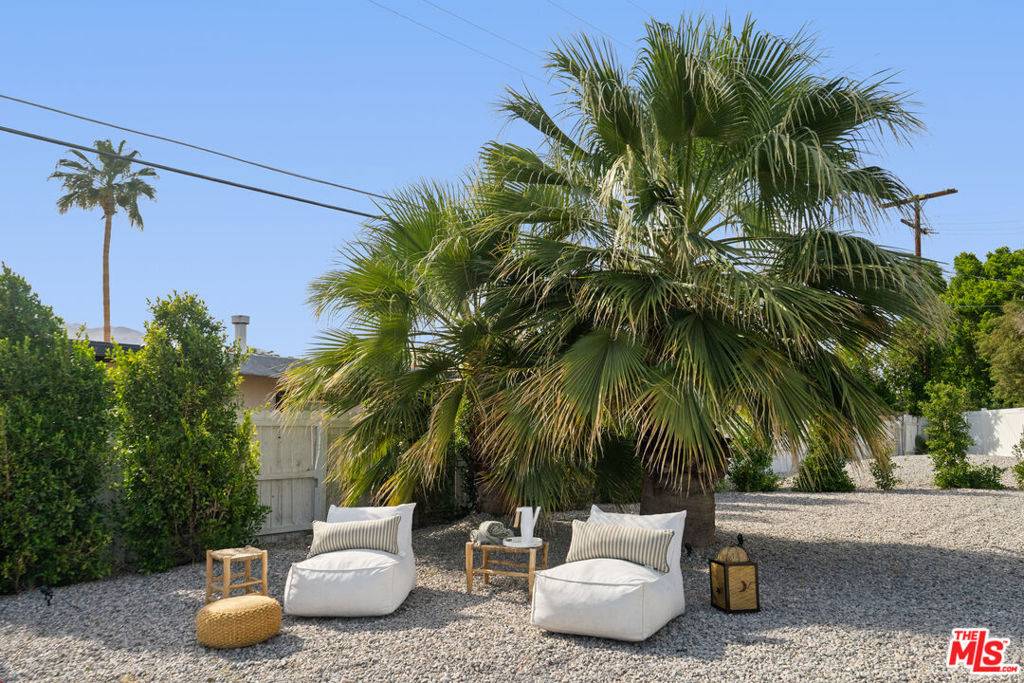 289 Cerritos DR, Palm Springs, CA 92262