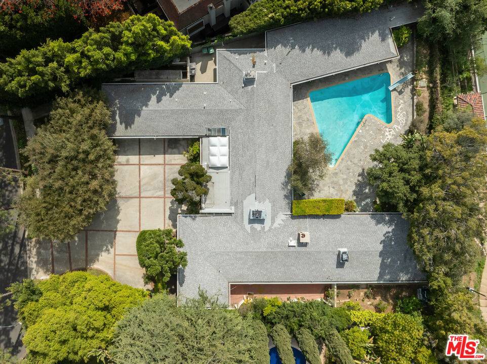 Beverly Hills, CA 90210,1018 N Crescent DR