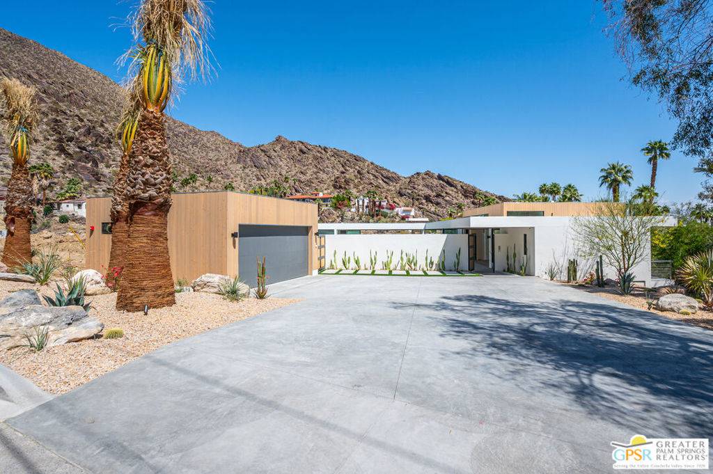310 W Crestview DR, Palm Springs, CA 92264
