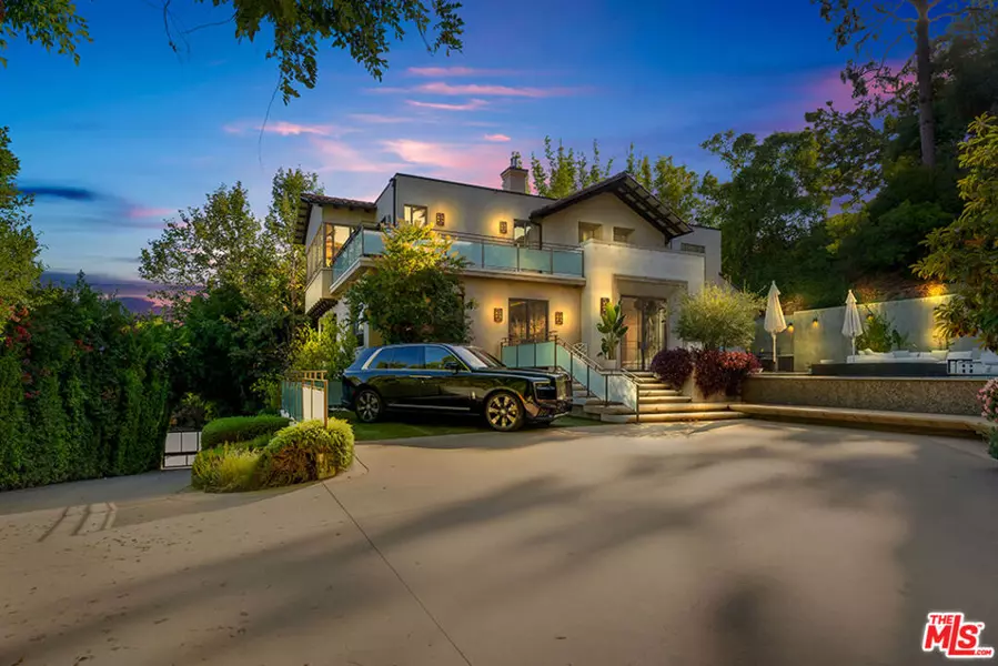 7801 Hillside AVE, Los Angeles, CA 90046