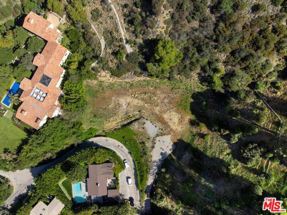 Beverly Hills, CA 90210,9435 Lloydcrest DR