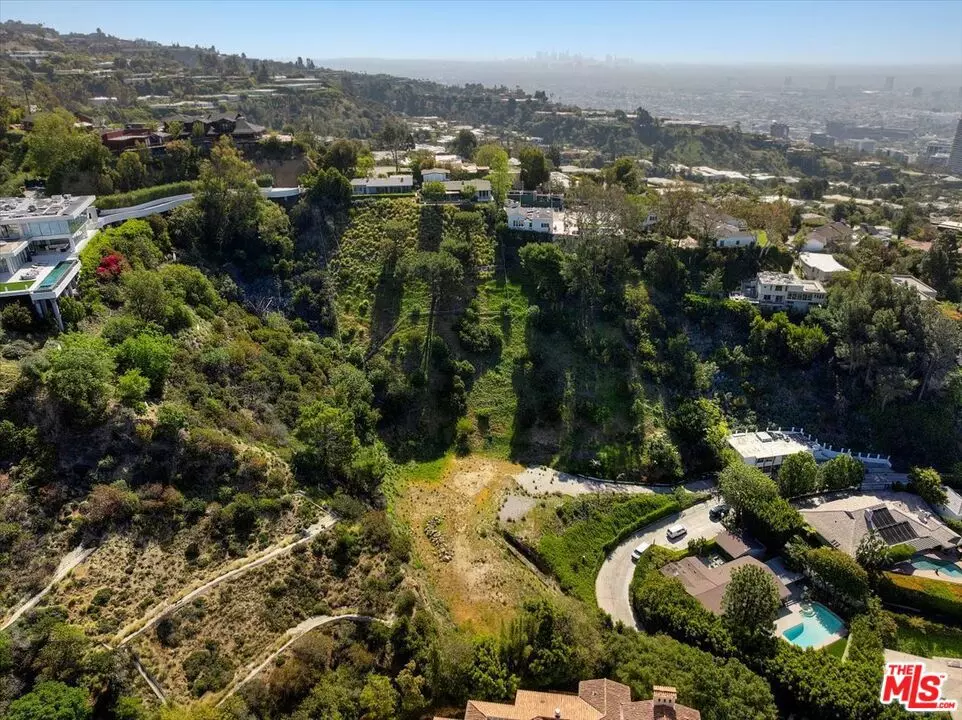 Beverly Hills, CA 90210,9435 Lloydcrest DR