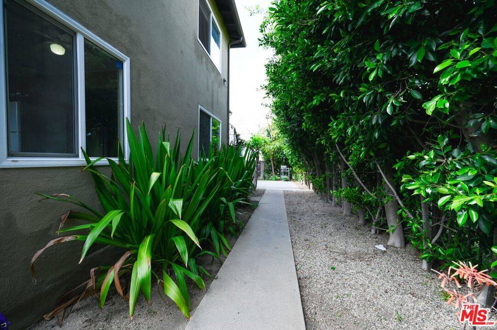 Los Angeles, CA 90016,5533 W Jefferson BLVD #1