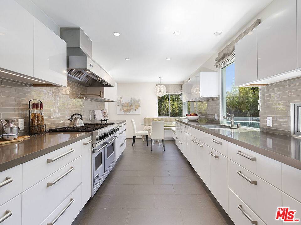 Los Angeles, CA 90077,15514 CASIANO CT