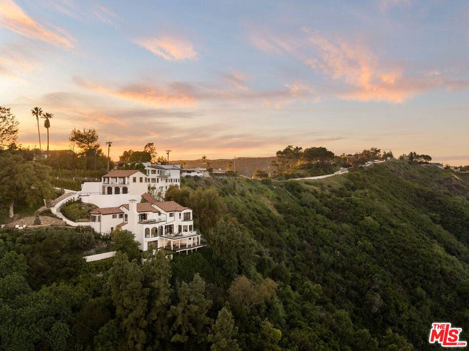Beverly Hills, CA 90210,1648 Summitridge