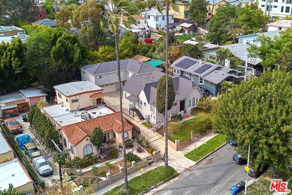 Los Angeles, CA 90026,1337 Douglas ST