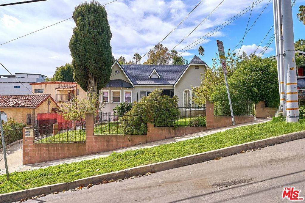 1337 Douglas ST, Los Angeles, CA 90026