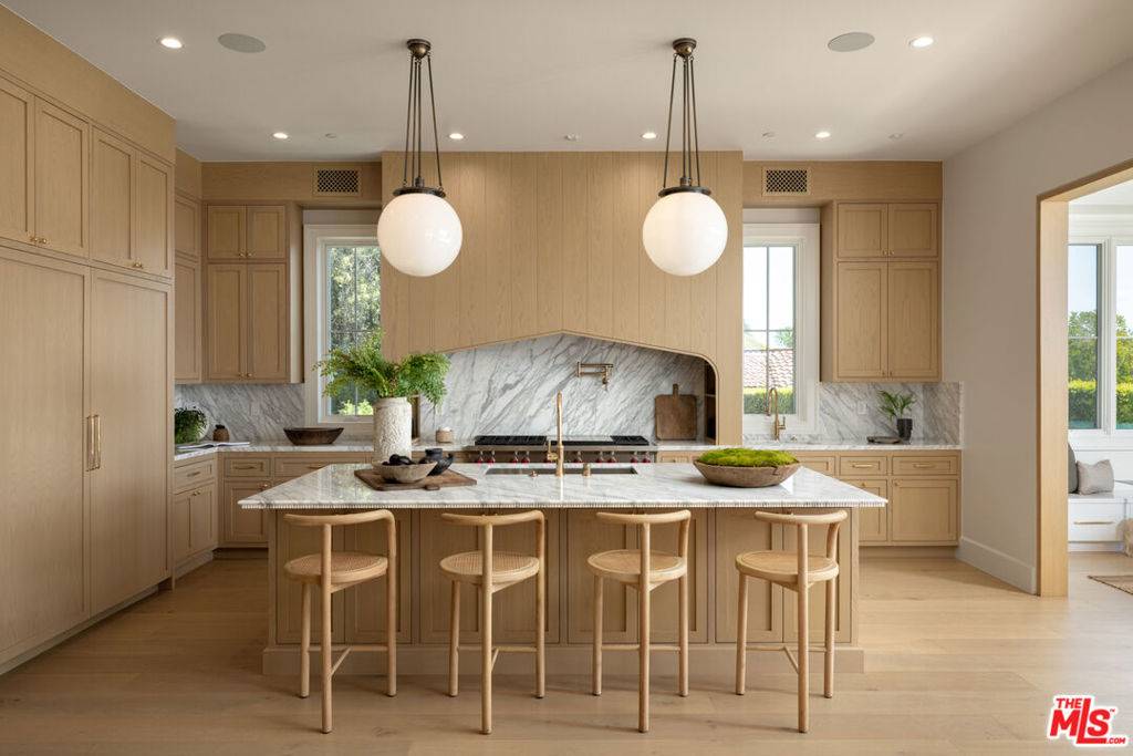Pacific Palisades, CA 90272,1682 San Onofre DR