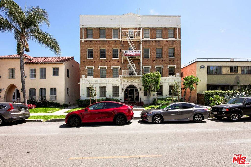 Los Angeles, CA 90036,456 S Cochran AVE