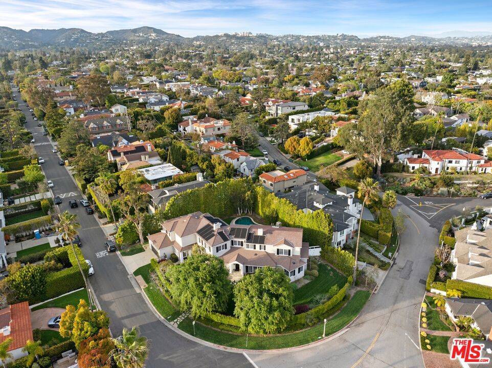 Los Angeles, CA 90049,12523 S Helena ST