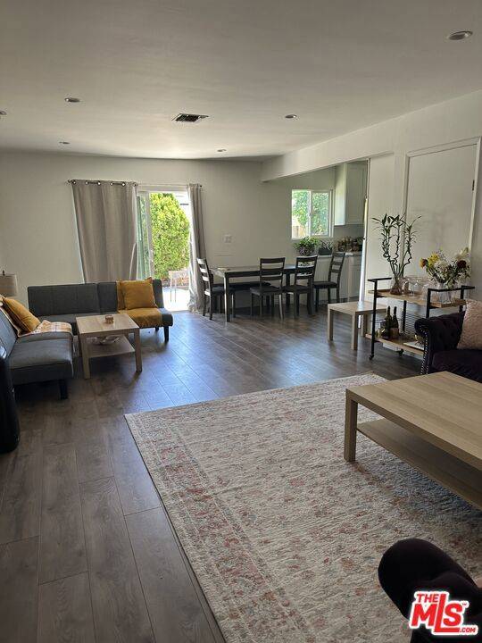 Winnetka, CA 91306,20650 Covello ST