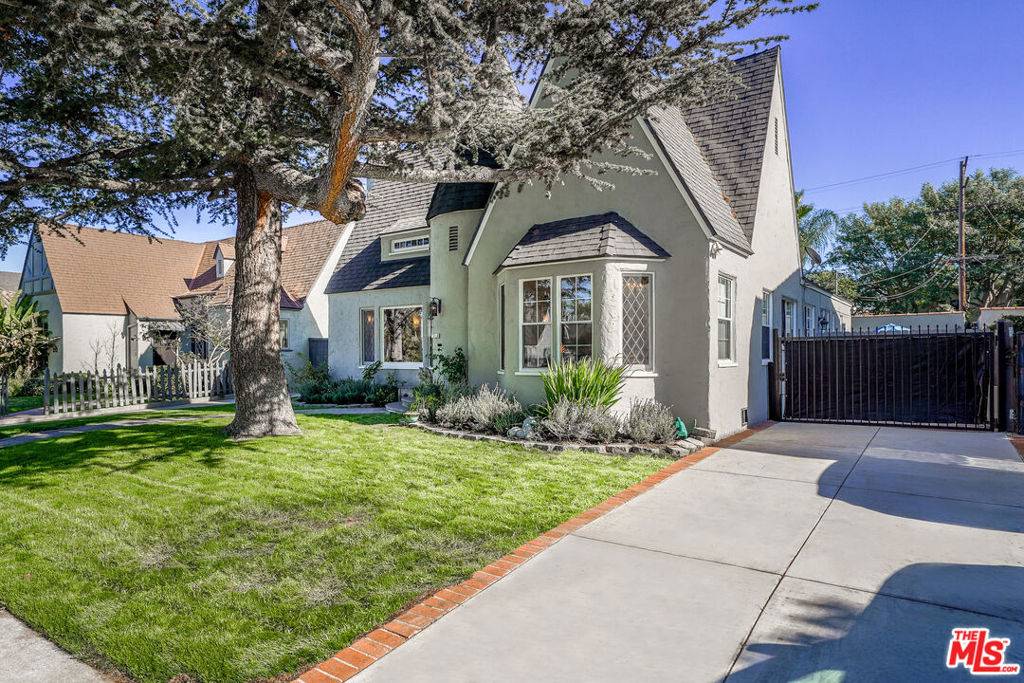 Los Angeles, CA 90035,1218 S Point View ST