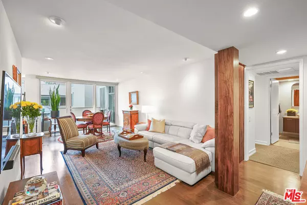 1025 N Kings RD #318, West Hollywood, CA 90069