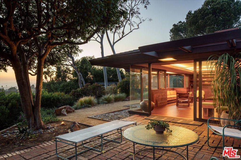 Los Angeles, CA 90065,4260 Sea View LN