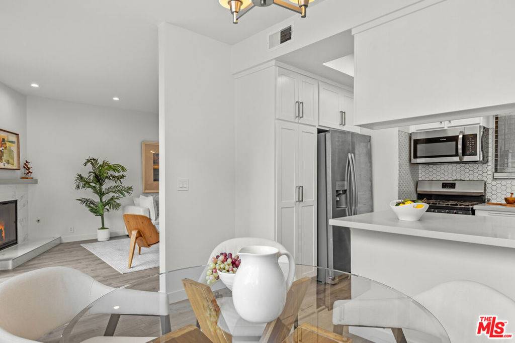Playa Del Rey, CA 90293,8110 Manitoba ST #106