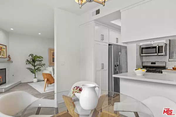Playa Del Rey, CA 90293,8110 Manitoba ST #106
