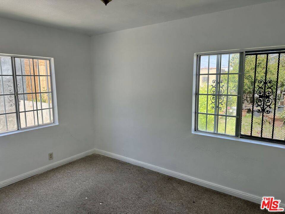 Los Angeles, CA 90047,1827 W 76th ST