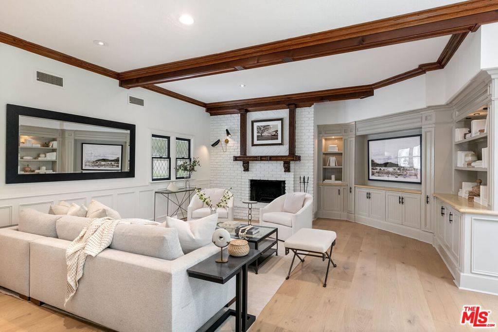 Tarzana, CA 91356,19159 Rosita ST