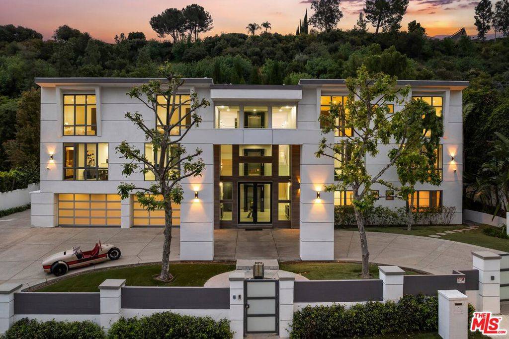 4230 Valley Meadow RD, Encino, CA 91436