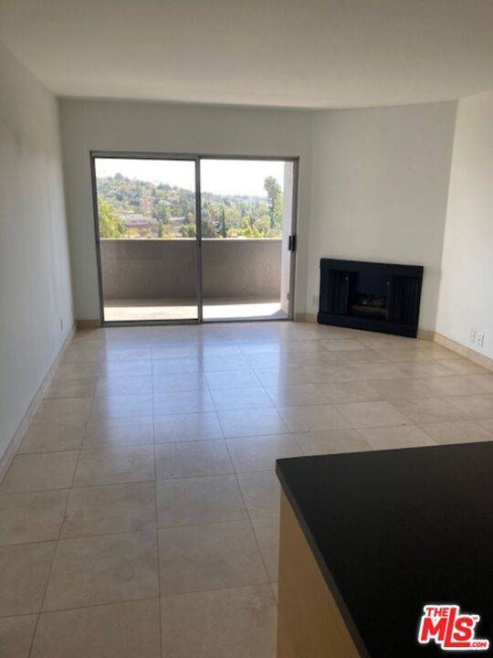 Los Angeles, CA 90027,3949 Los Feliz BLVD #614