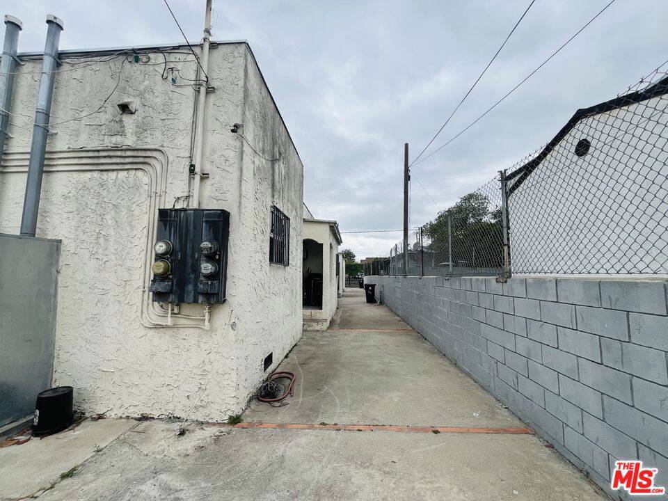 Los Angeles, CA 90002,9208 Graham AVE