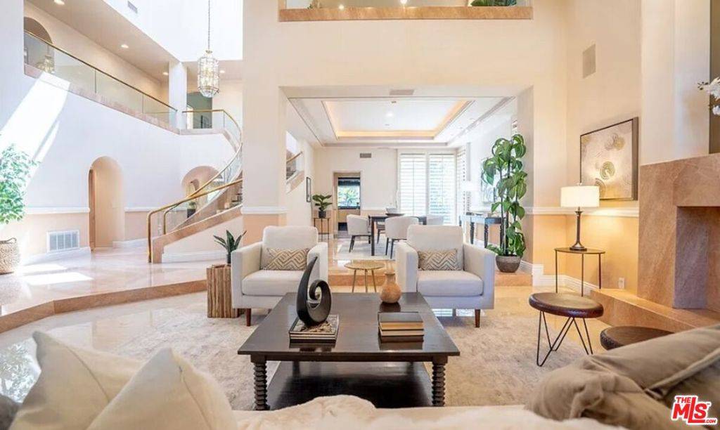 Northridge, CA 91324,10214 Candleberry LN