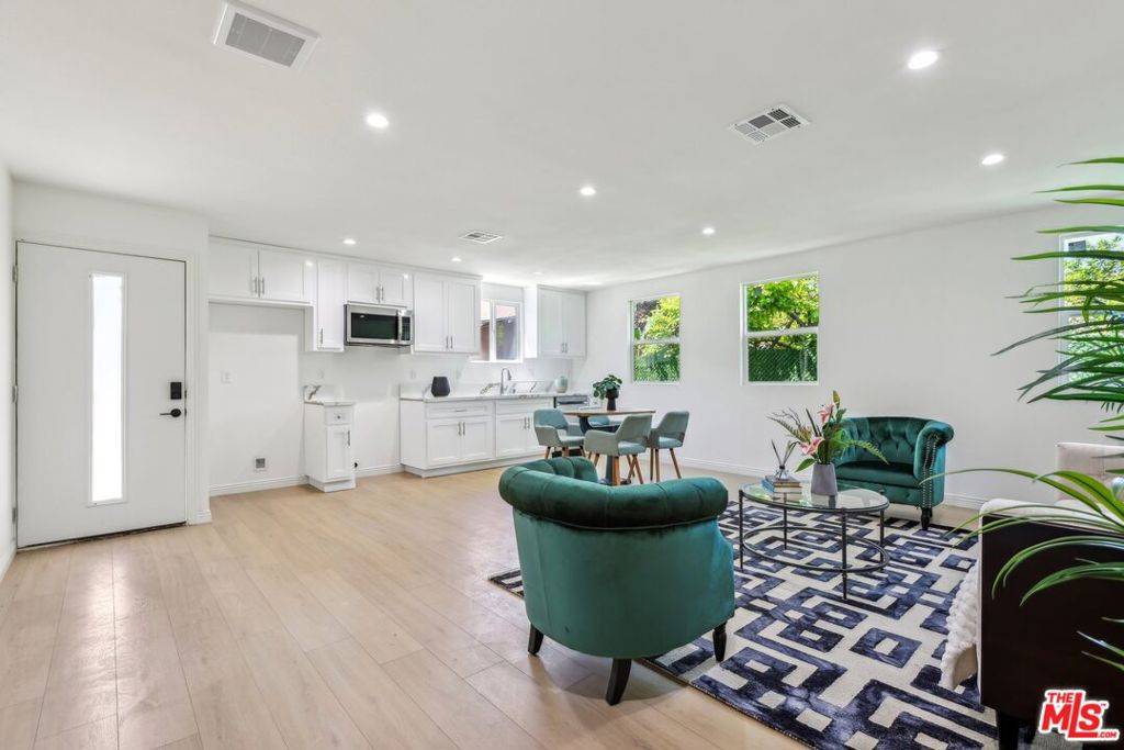 Los Angeles, CA 90043,3127 W 60th ST