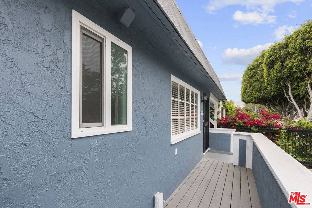 West Hollywood, CA 90048,384 N San Vicente BLVD