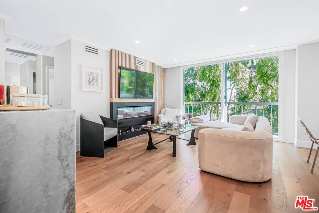10751 Wilshire BLVD #801, Los Angeles, CA 90024