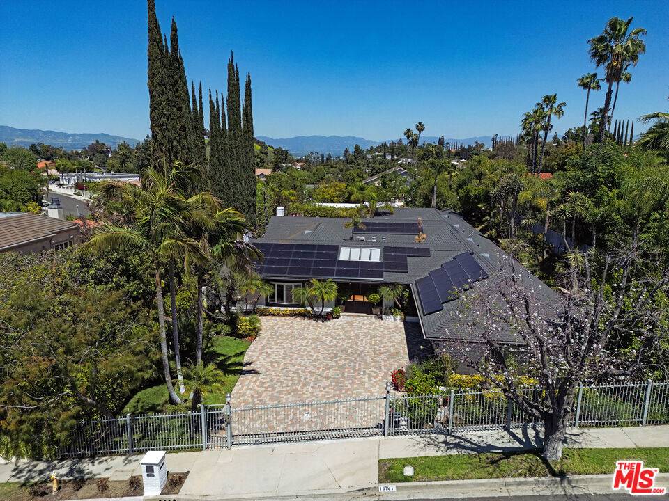 Encino, CA 91316,18141 Green Meadow DR