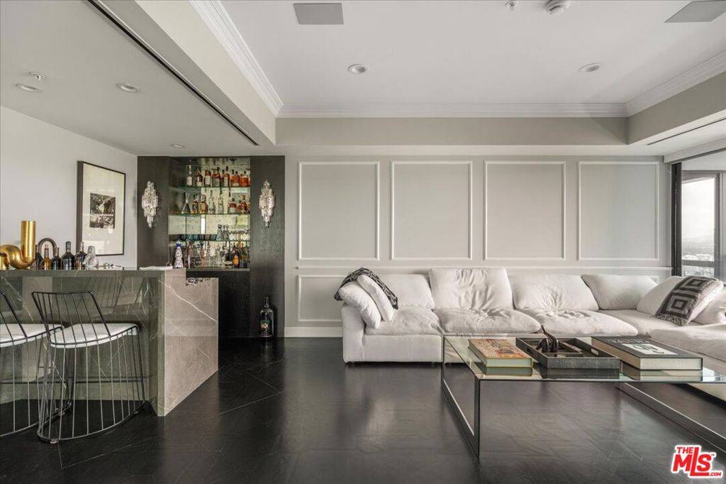 Los Angeles, CA 90024,10490 Wilshire BLVD #2604