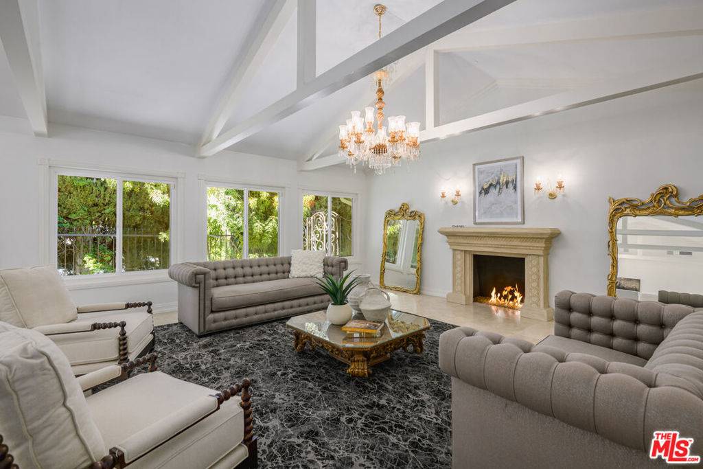 Encino, CA 91316,18070 Lake Encino DR