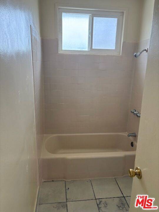 Los Angeles, CA 90043,6107 Brynhurst #14