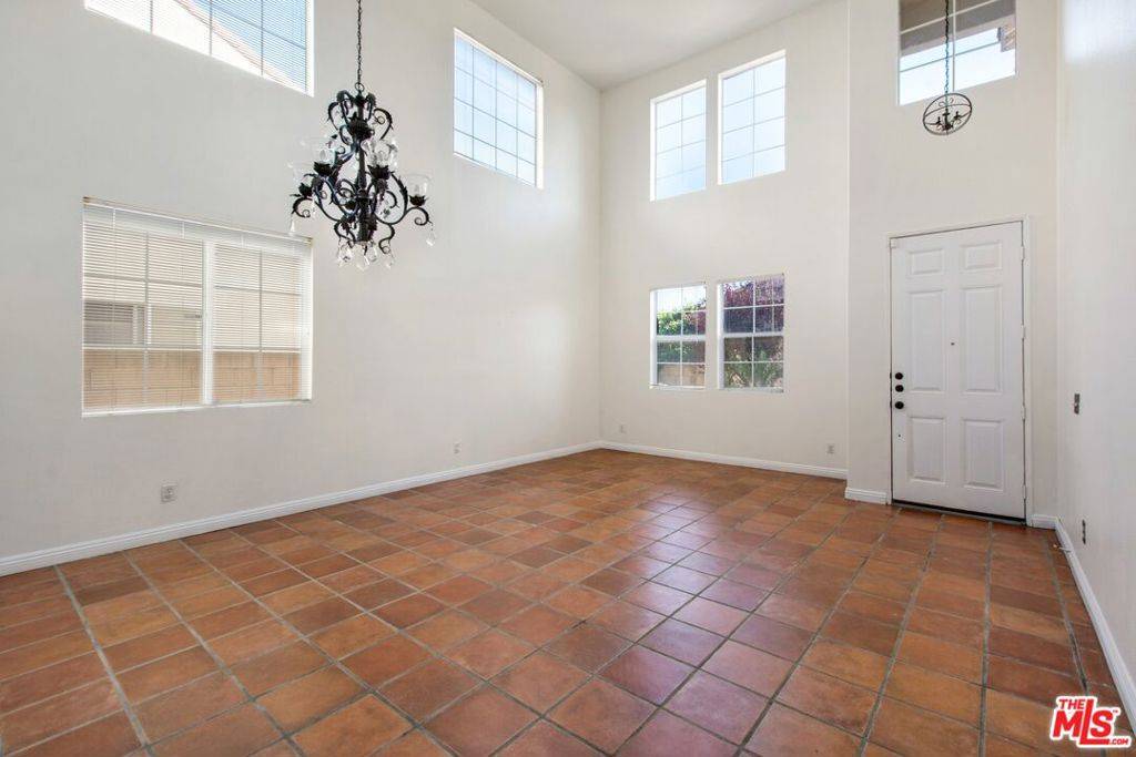 Fontana, CA 92336,14844 Rosetown AVE