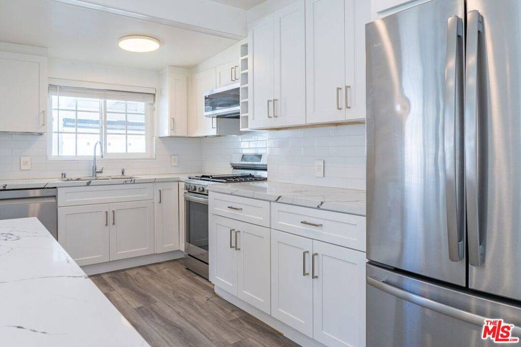 6337 Bellaire AVE, North Hollywood, CA 91606