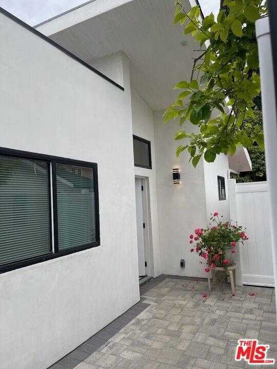 Sherman Oaks, CA 91423,4524 Mammoth Ave.