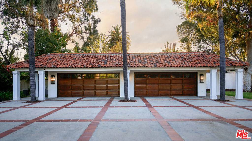 Tarzana, CA 91356,18625 Wells DR