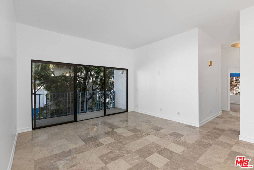 San Diego, CA 92122,8324 Regents RD #3O