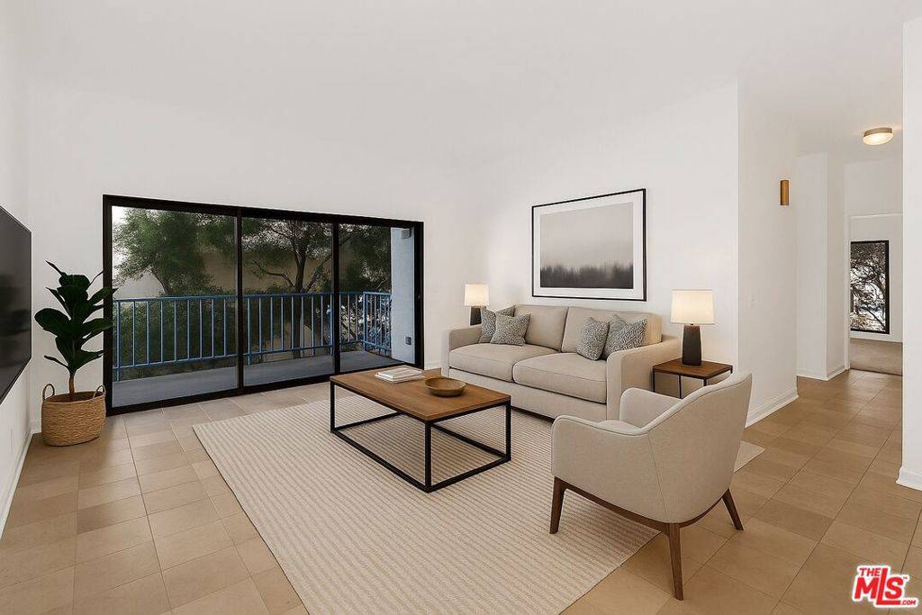 8324 Regents RD #3O,  San Diego,  CA 92122