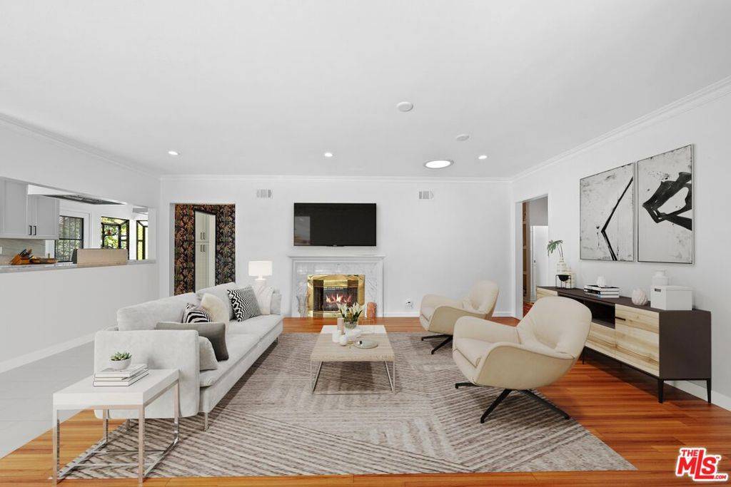 7449 Kentwood AVE, Los Angeles, CA 90045