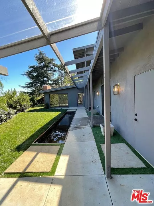 Los Angeles, CA 90077,15434 Mulholland DR