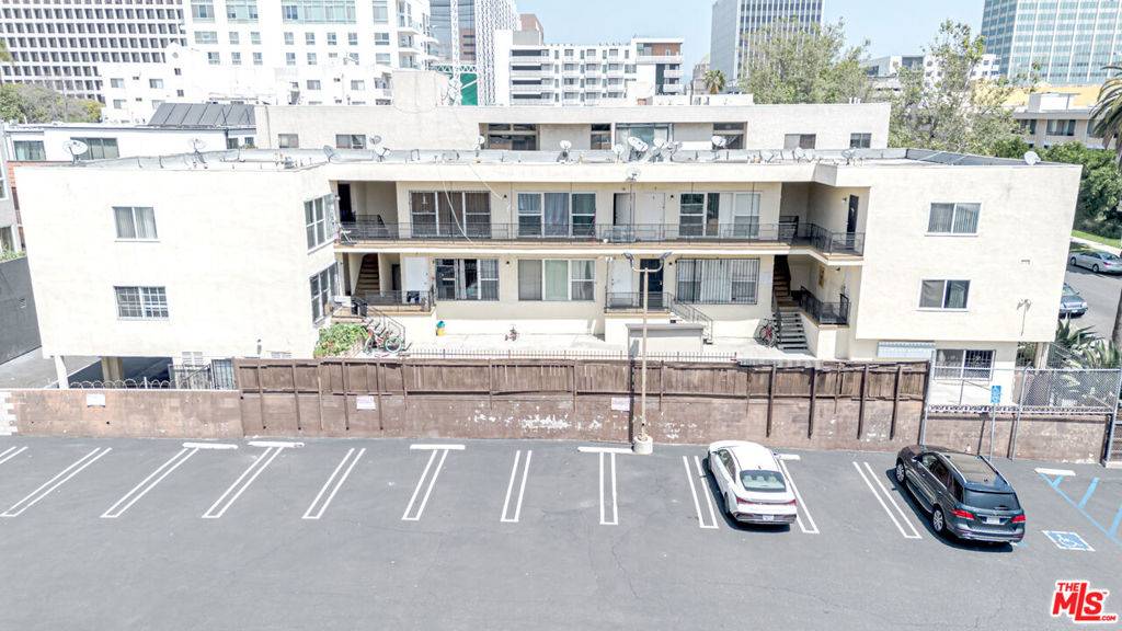 Los Angeles, CA 90005,741 S Hobart BLVD #13