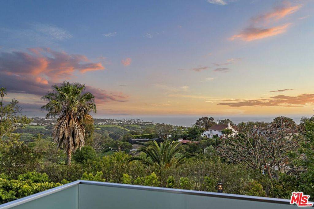 Malibu, CA 90265,5738 Busch DR