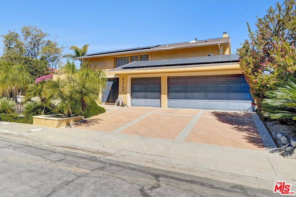 Woodland Hills, CA 91364,21749 Planewood DR