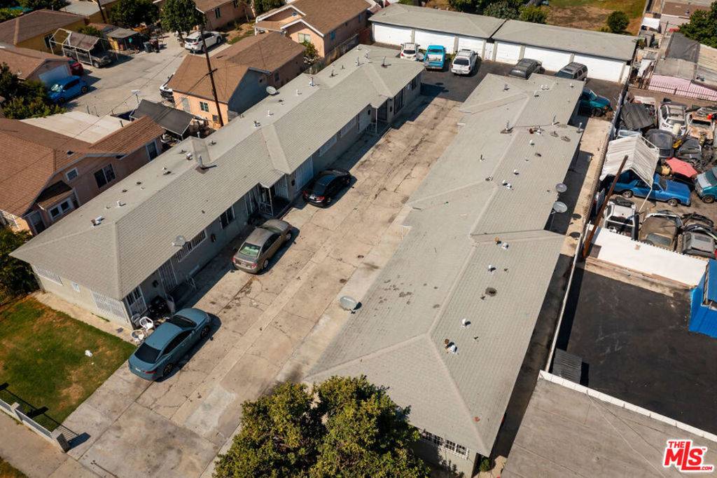 Compton, CA 90221,1307 E Peck ST