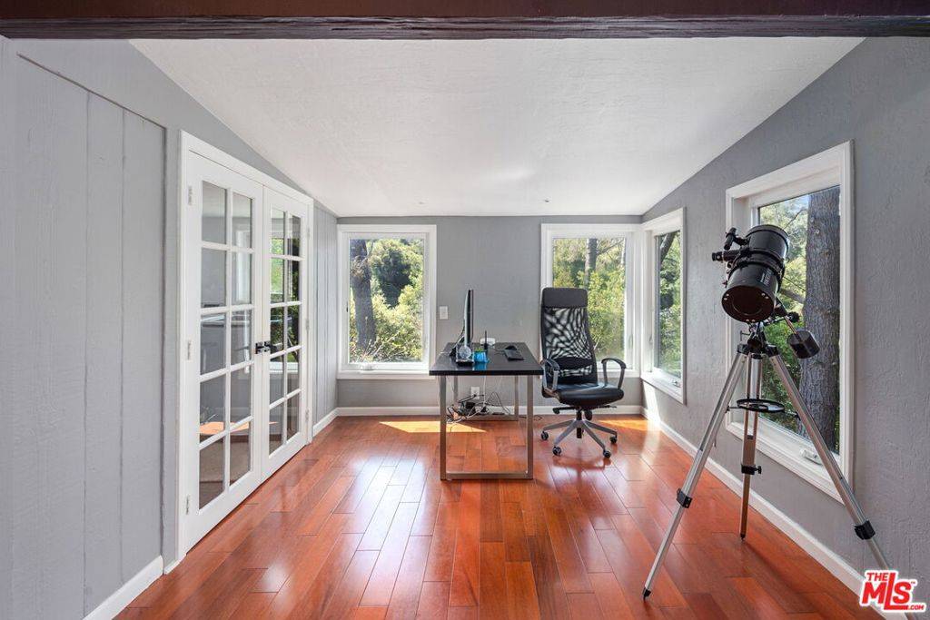 Topanga, CA 90290,20922 Keller RD