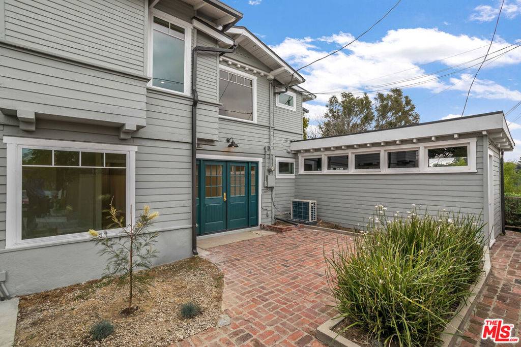 Los Angeles, CA 90039,2336 Loma Vista PL